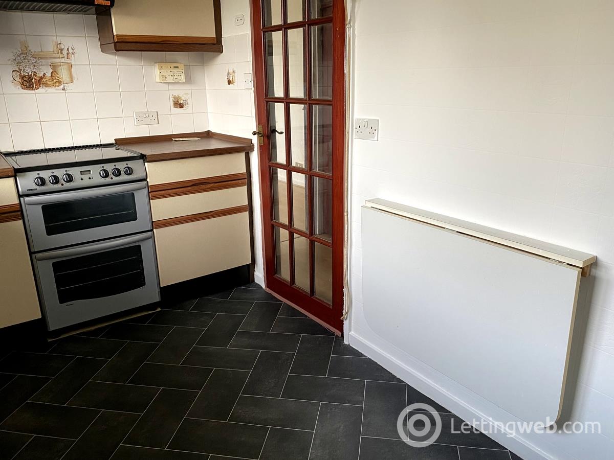 Property to rent in 16 Woodend Road Rutherglen