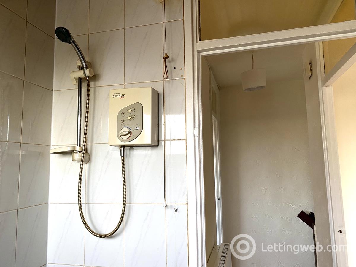 Property to rent in 16 Woodend Road Rutherglen