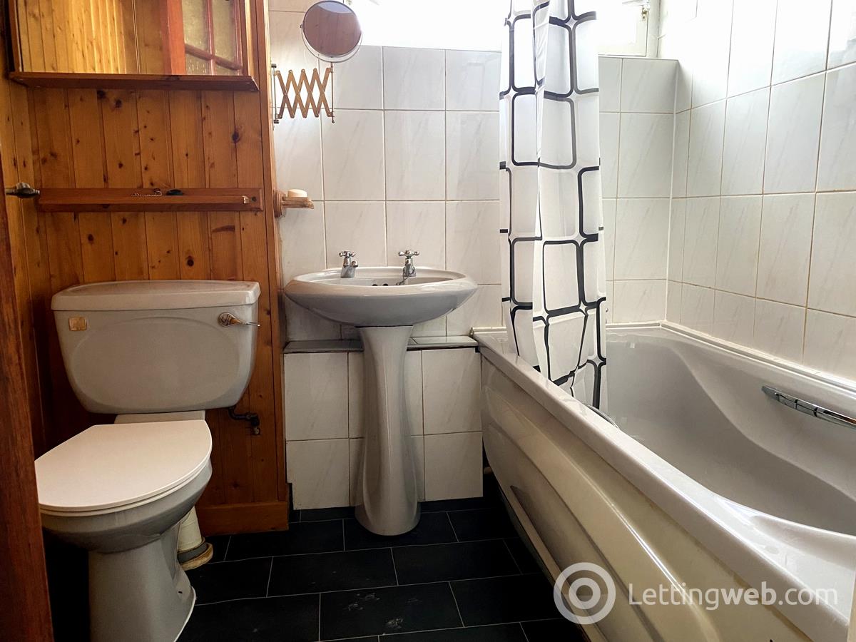 Property to rent in 16 Woodend Road Rutherglen