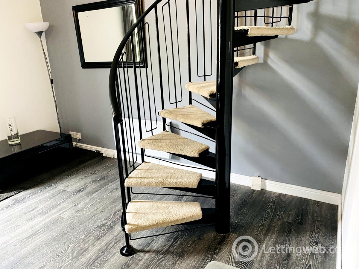 Property to rent in St Vincent St