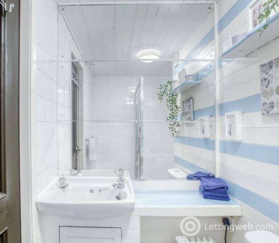 Property to rent in St Vincent St