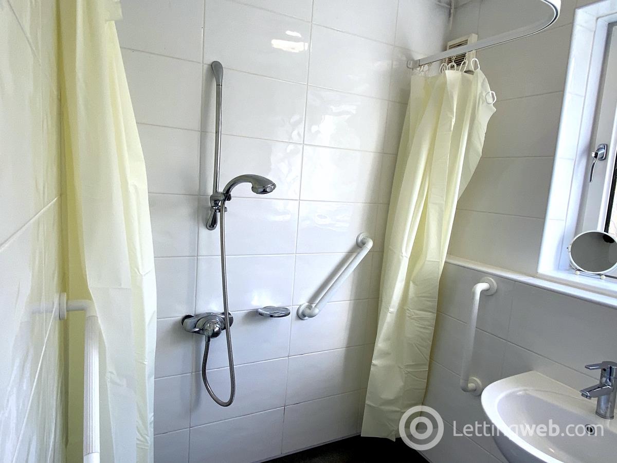 Property to rent in 5 Maxwell Grove
