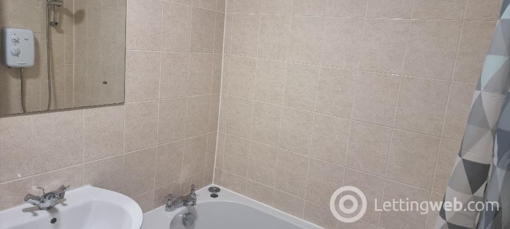 Property to rent in Thistle Court