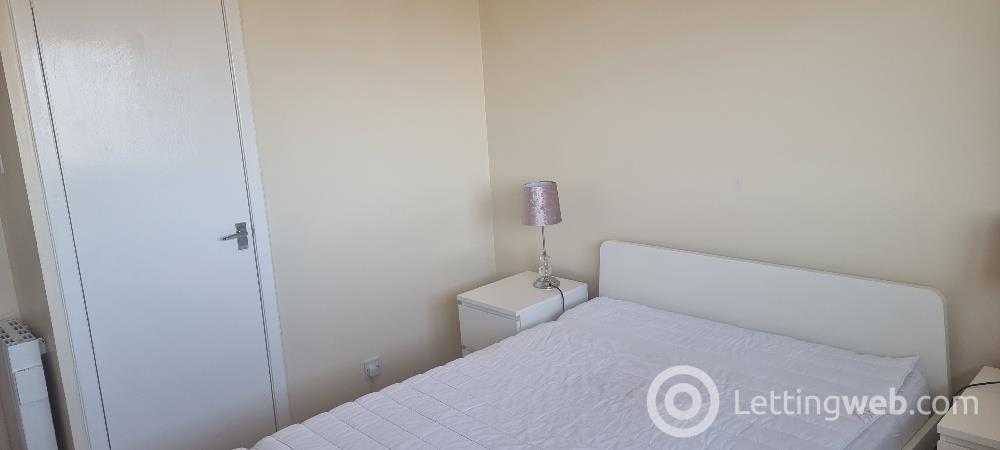 Property to rent in Thistle Court