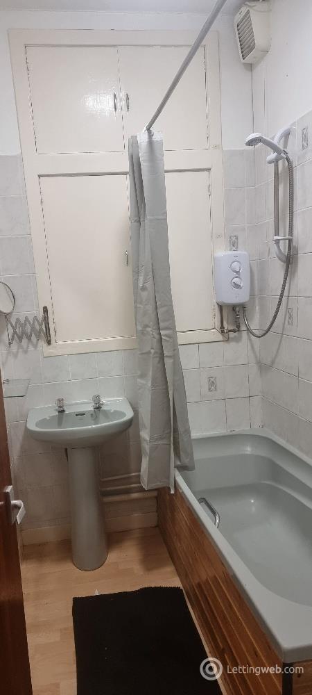 Property to rent in 47 Esslemont Avenue