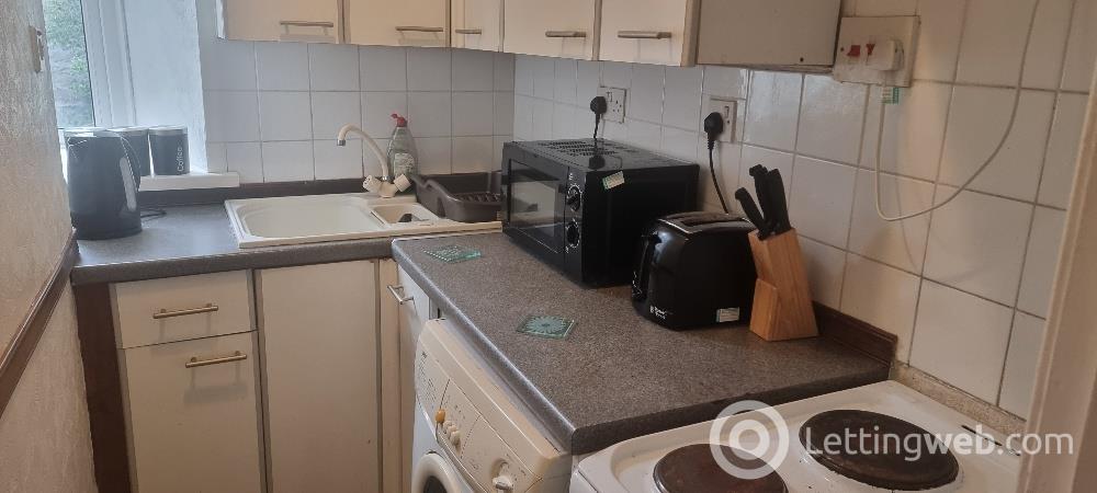 Property to rent in 47 Esslemont Avenue