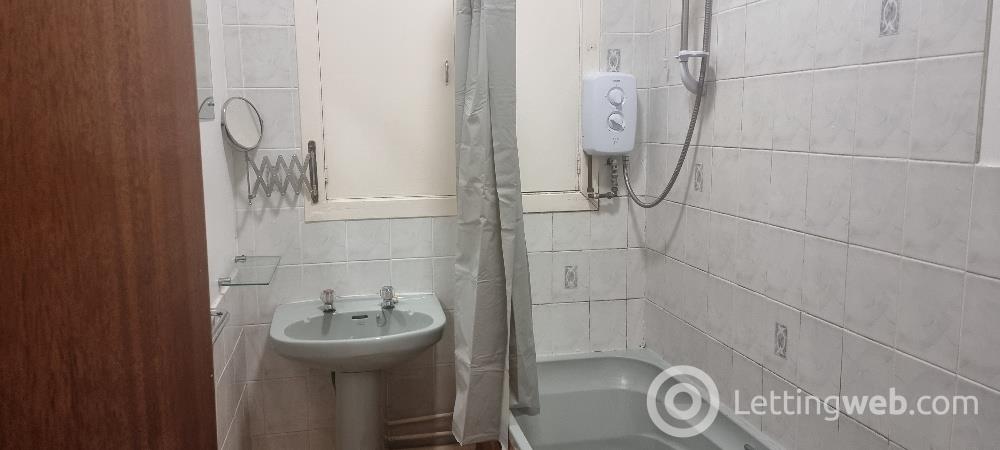 Property to rent in 47 Esslemont Avenue
