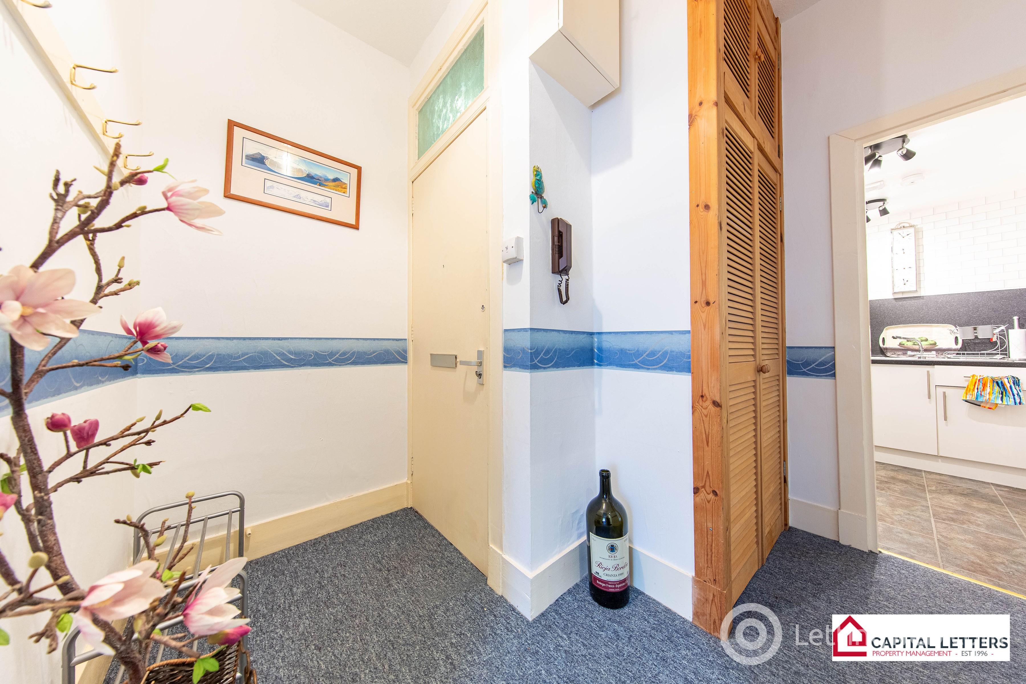 Property to rent in 5 1/L Urquhart Street