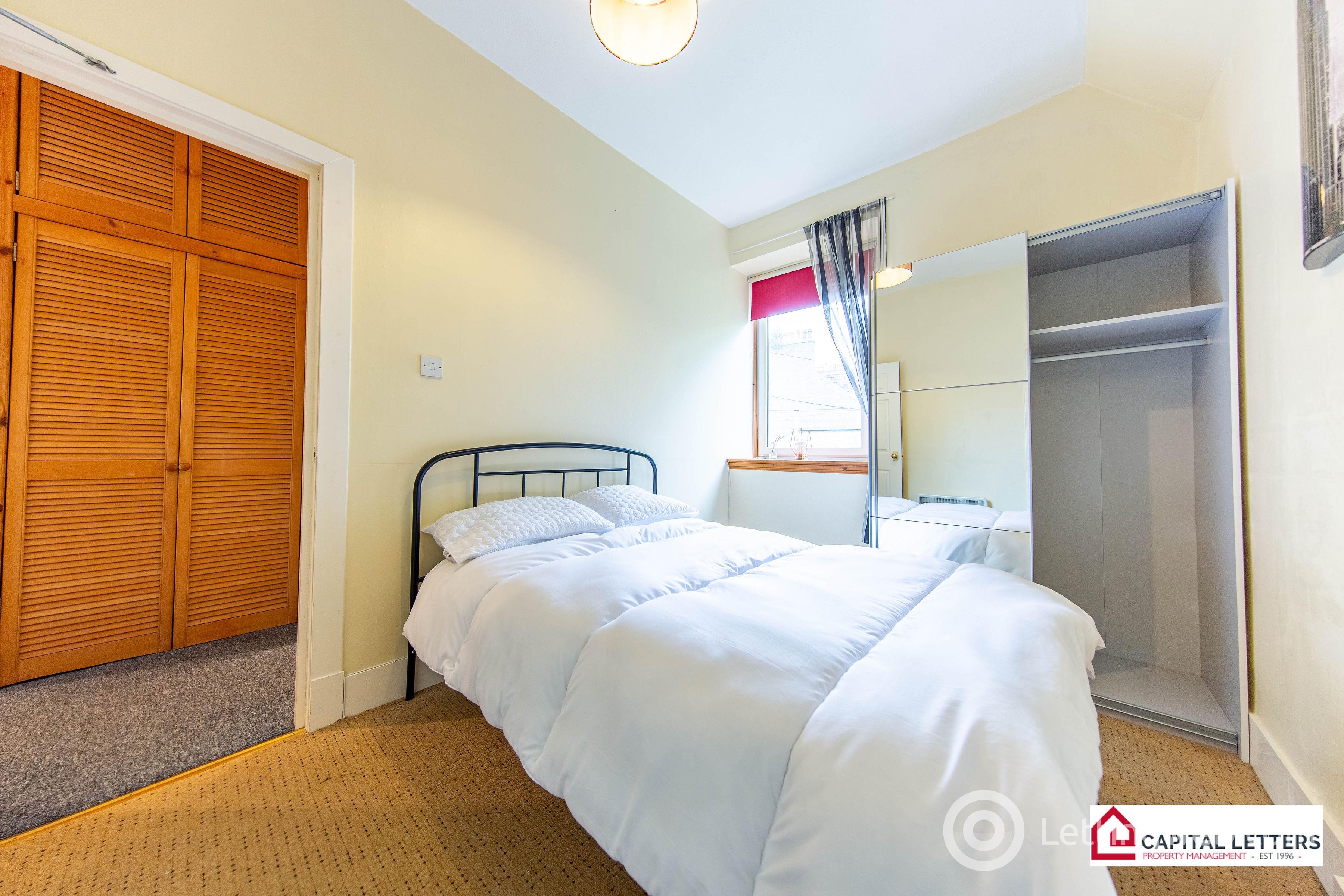 Property to rent in 5 1/L Urquhart Street