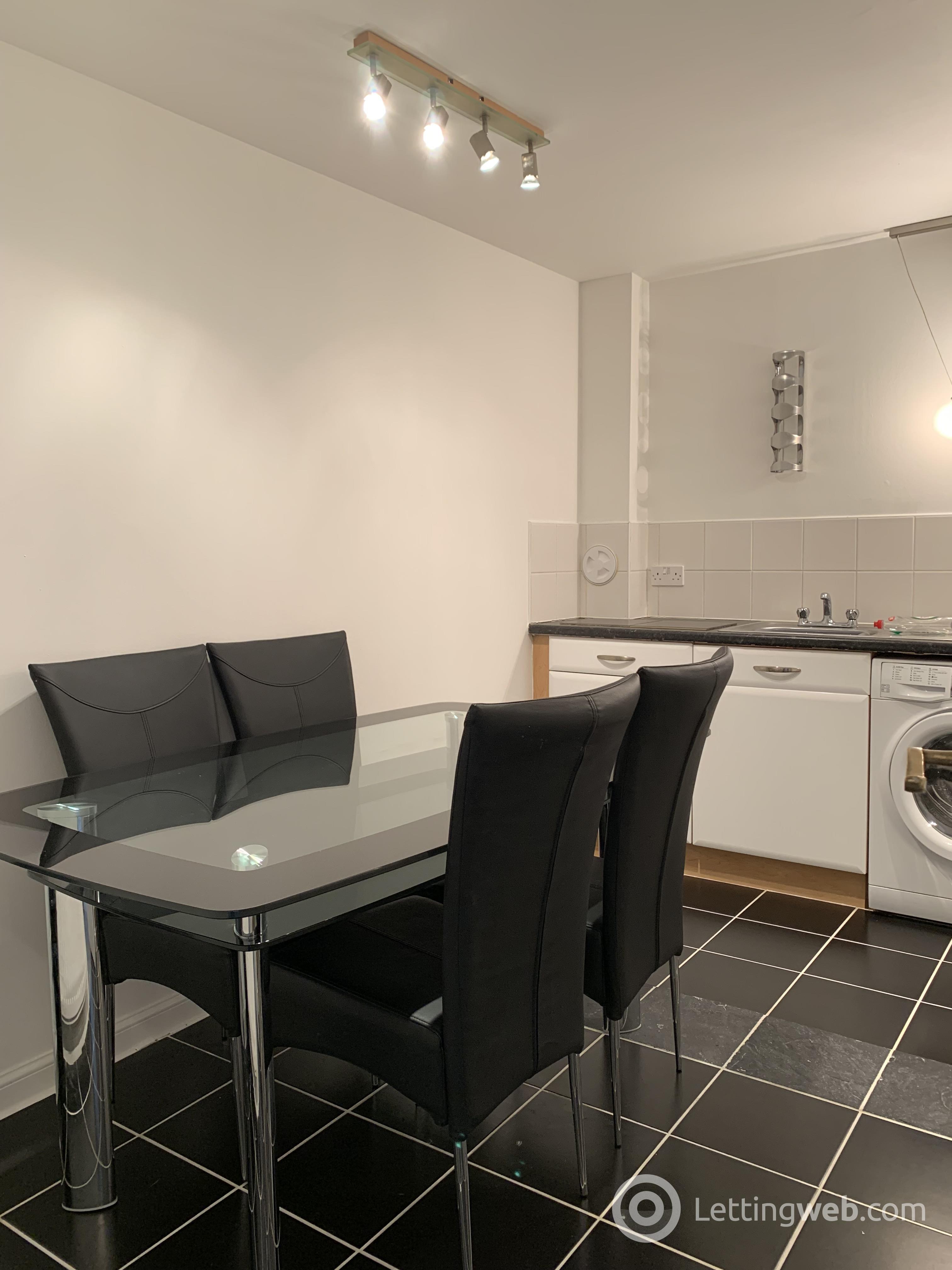 Property to rent in Fonthill Avenue