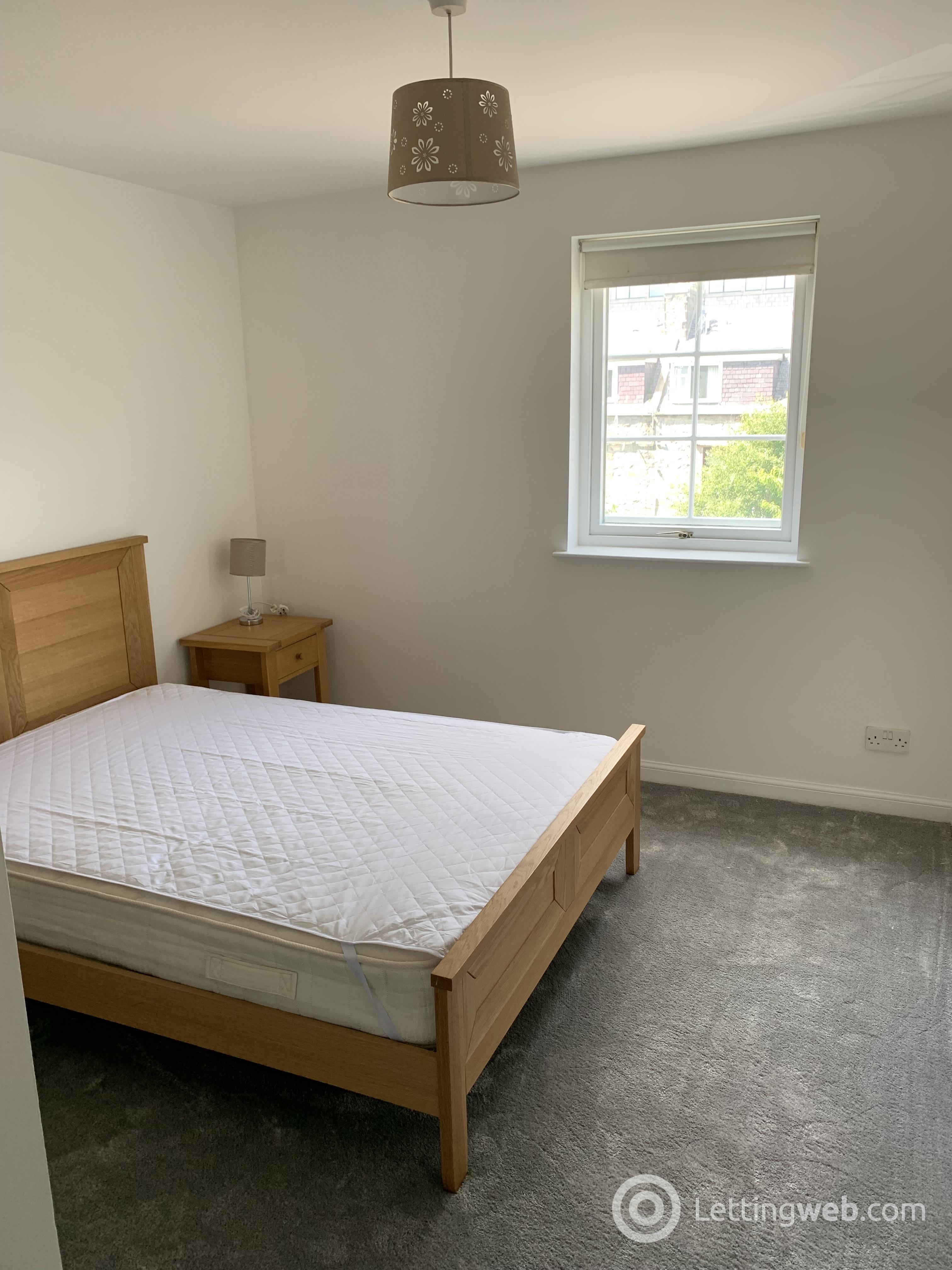Property to rent in Fonthill Avenue