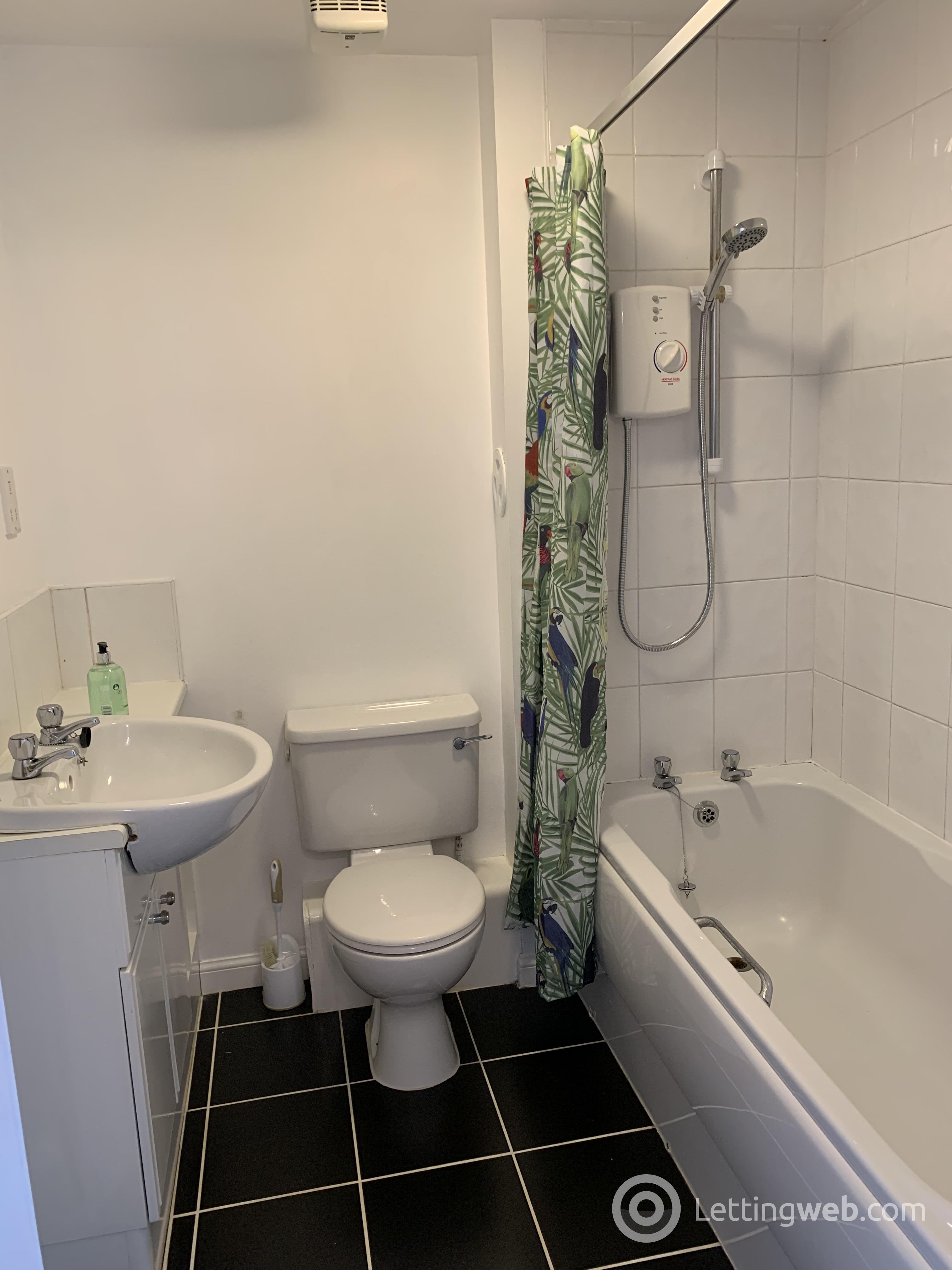 Property to rent in Fonthill Avenue