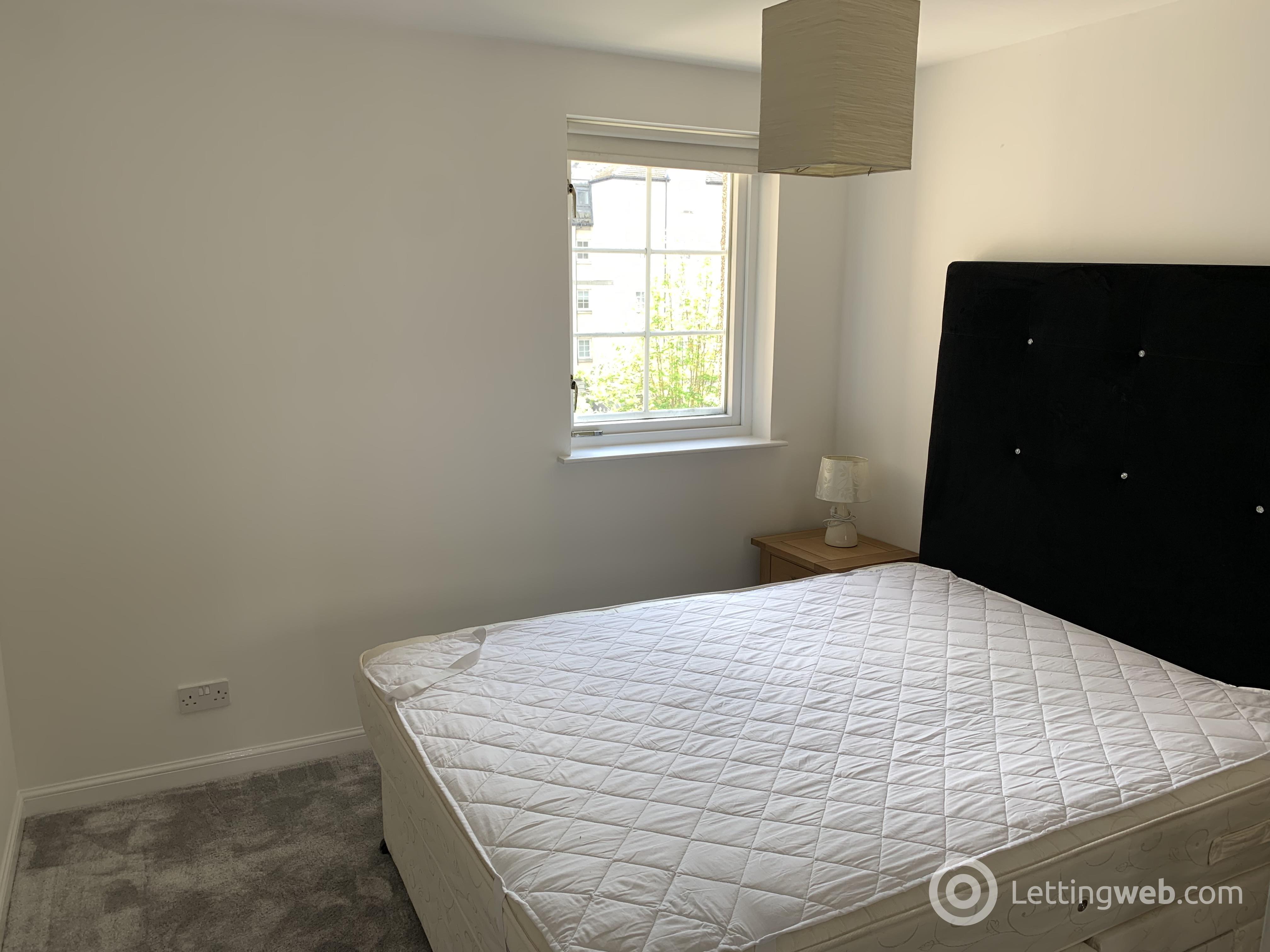 Property to rent in Fonthill Avenue