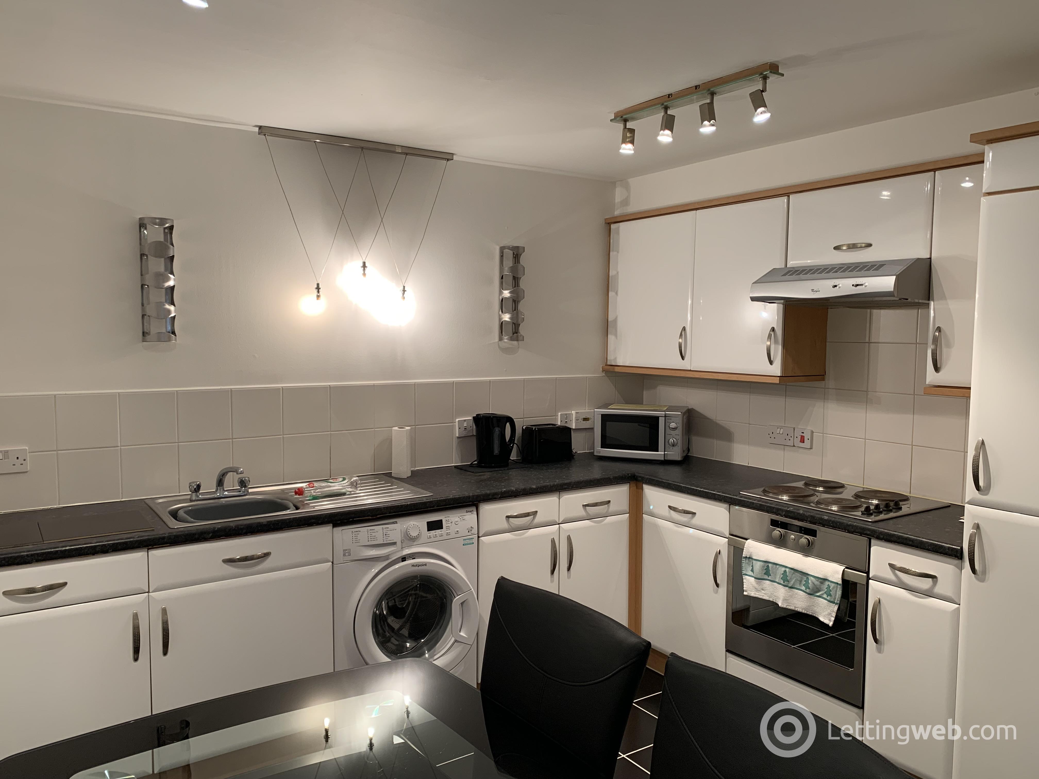 Property to rent in Fonthill Avenue