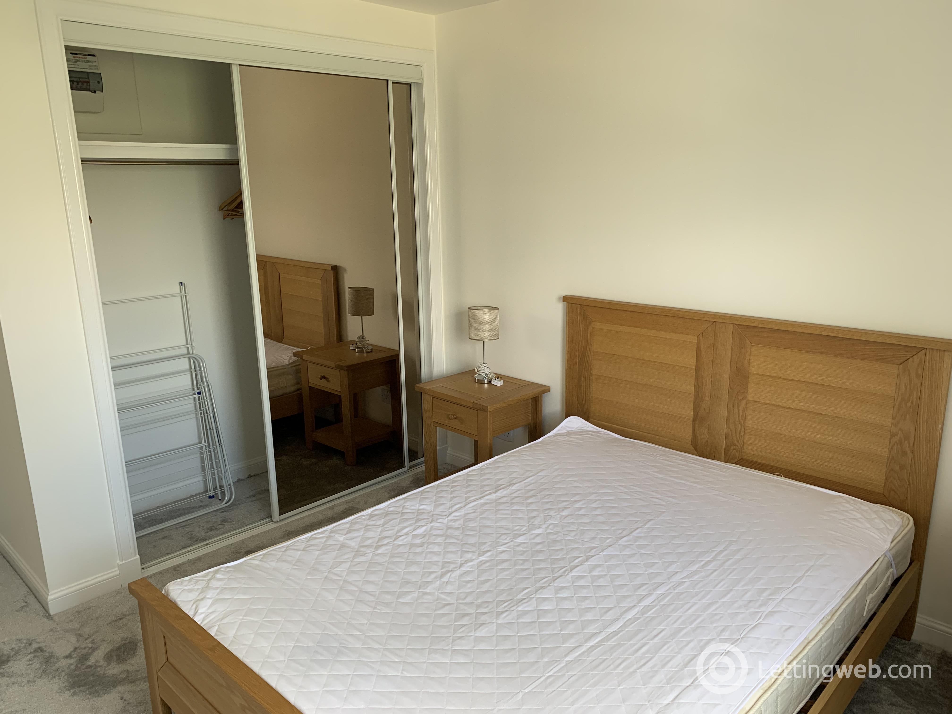 Property to rent in Fonthill Avenue