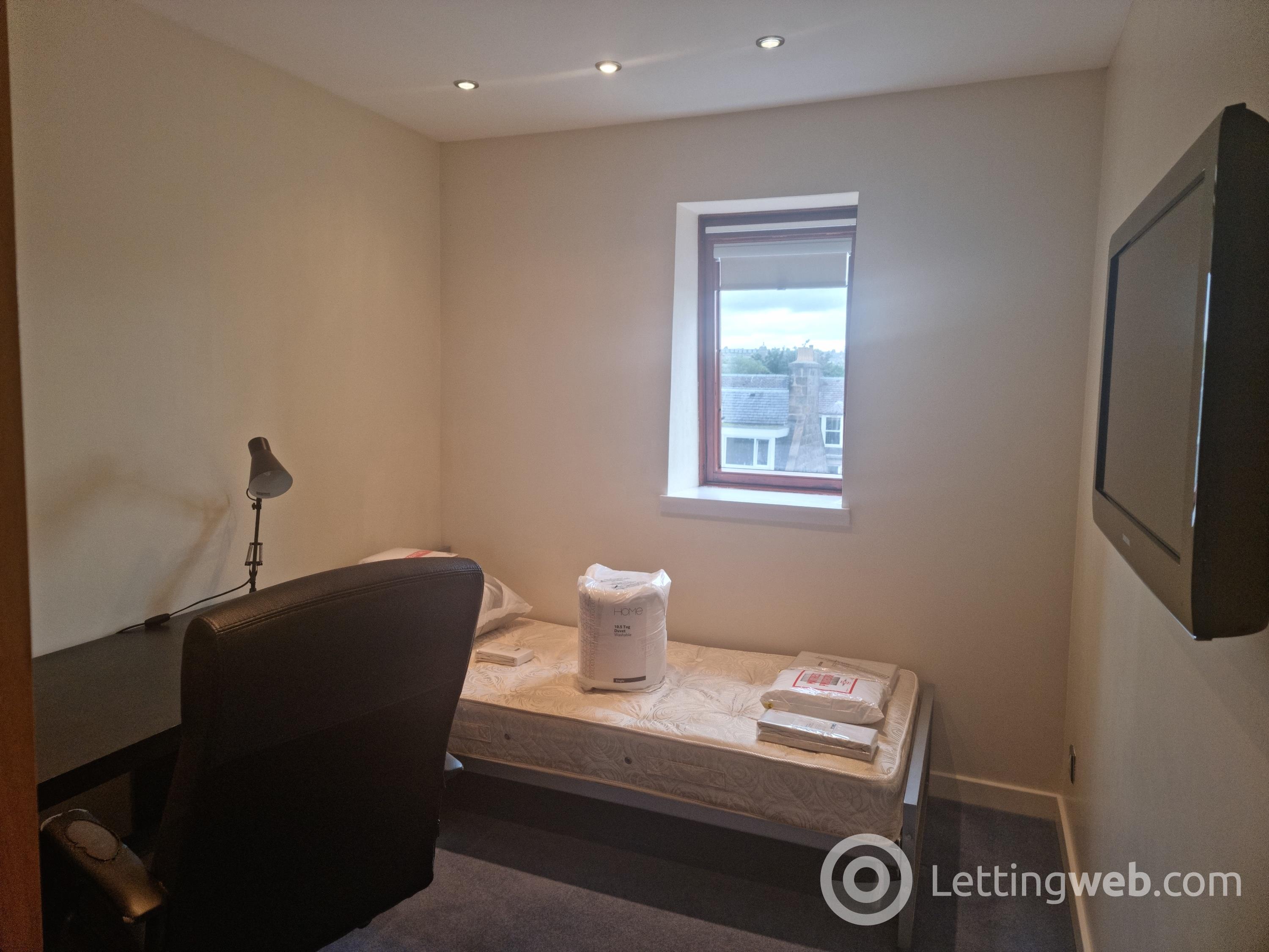Property to rent in 33 Picardy Court