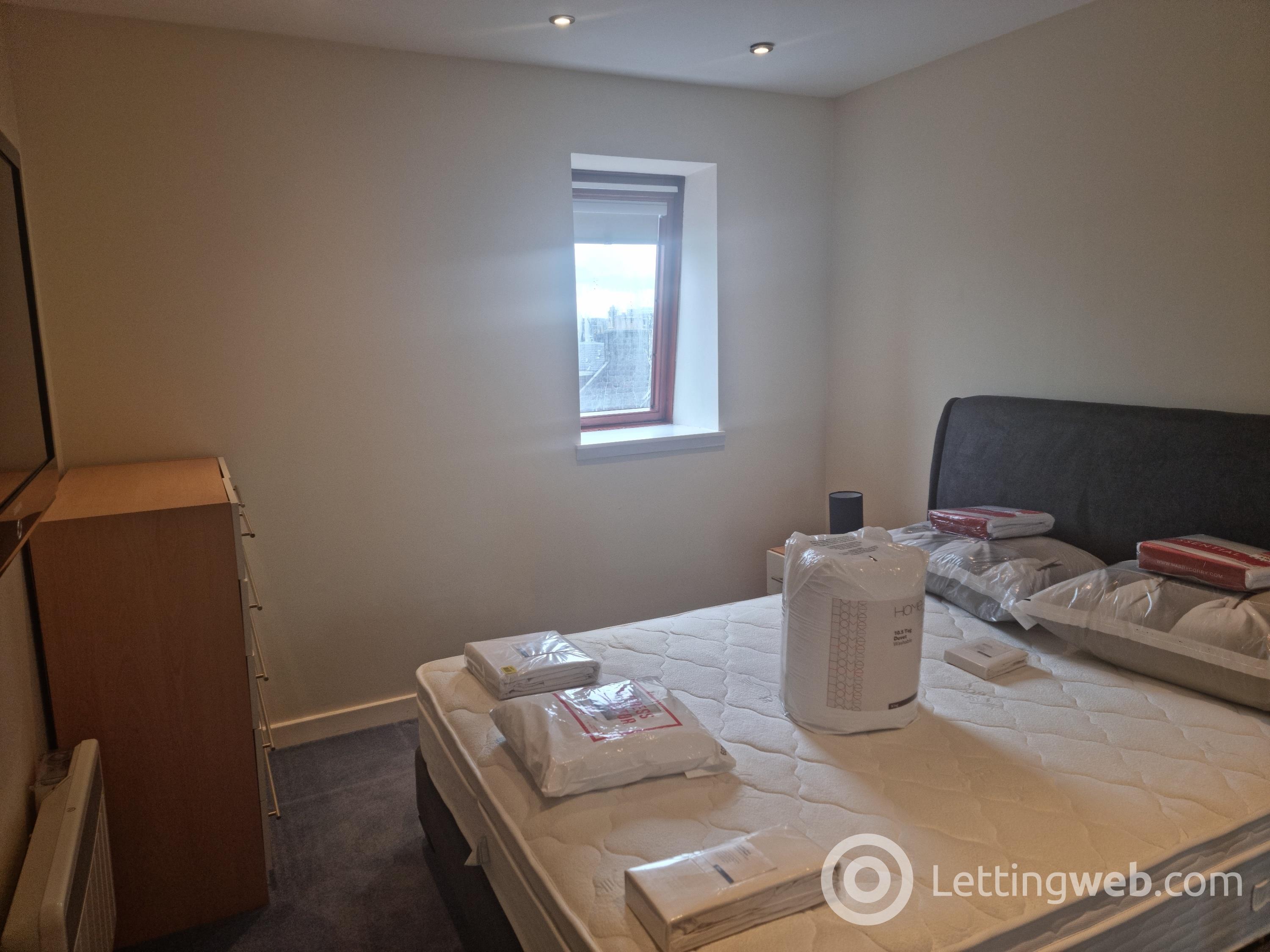 Property to rent in 33 Picardy Court
