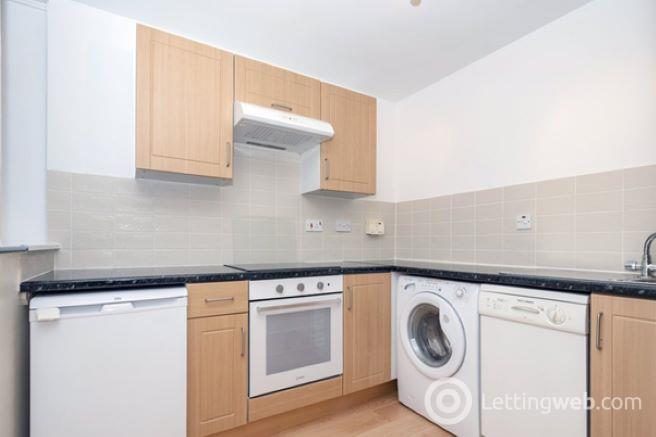 Property to rent in Clifton Manor, Clifton Road
