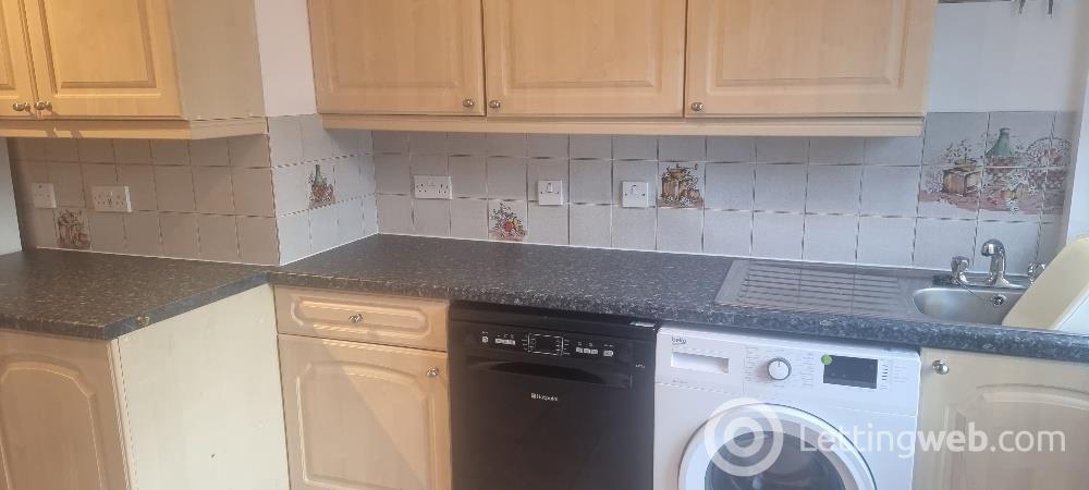 Property to rent in Tollohill Gardens