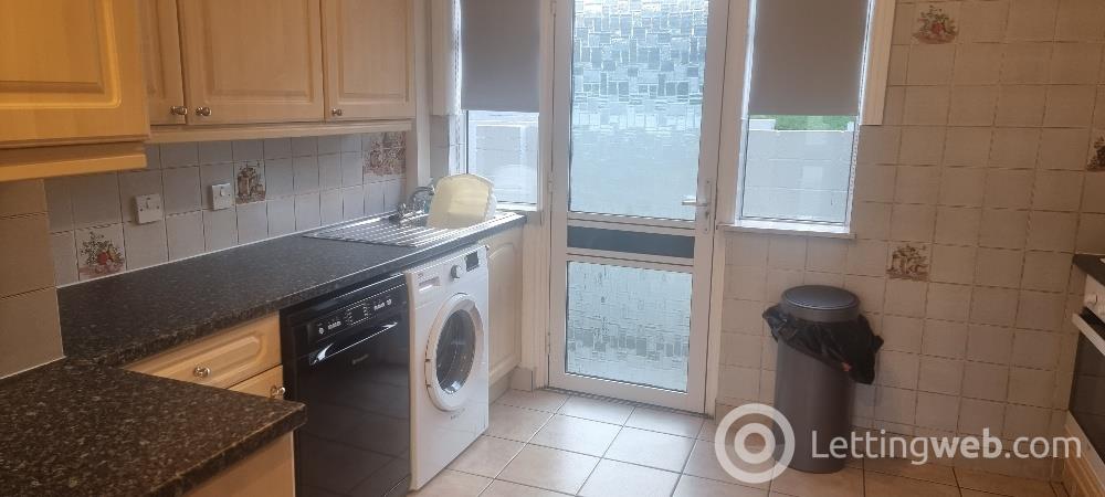 Property to rent in Tollohill Gardens