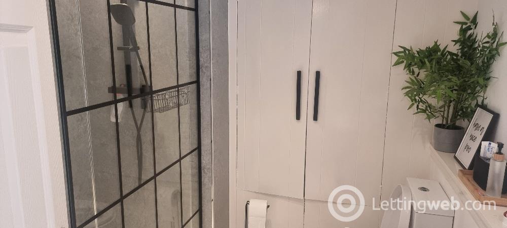 Property to rent in 6E