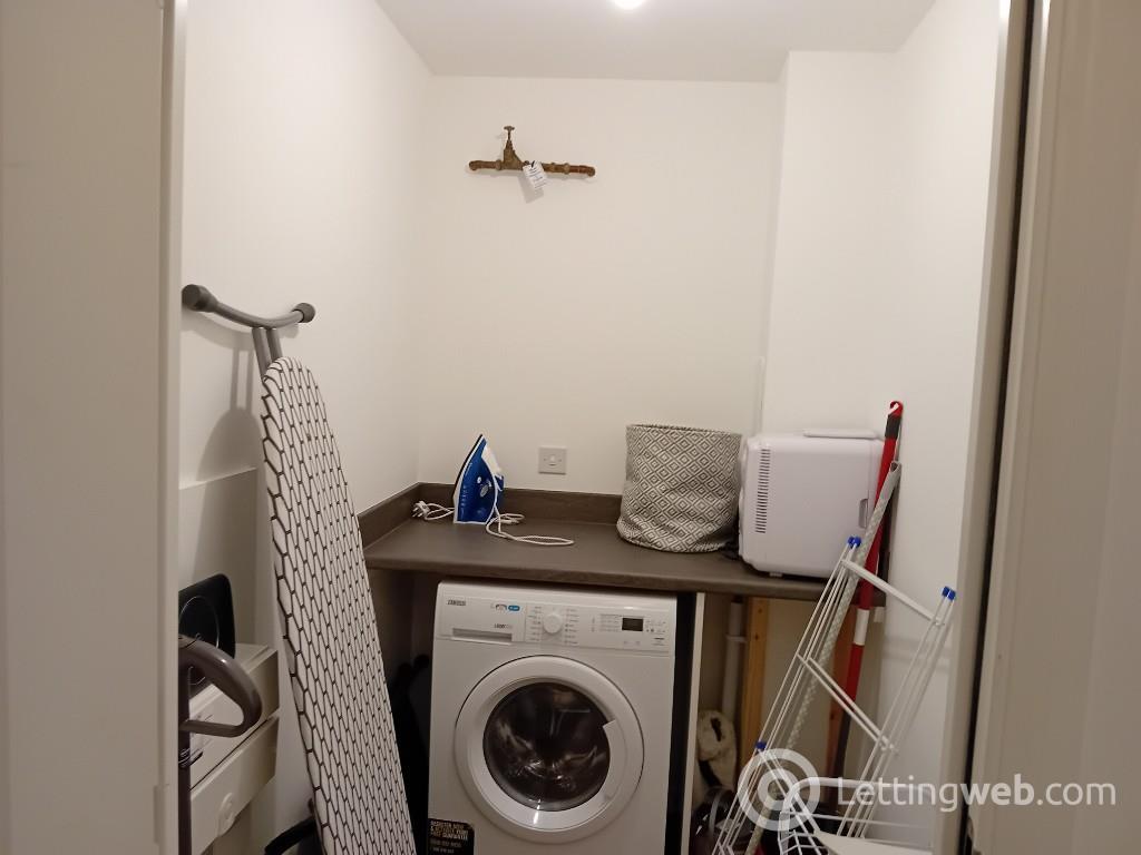 Property to rent in Ocean Apartments