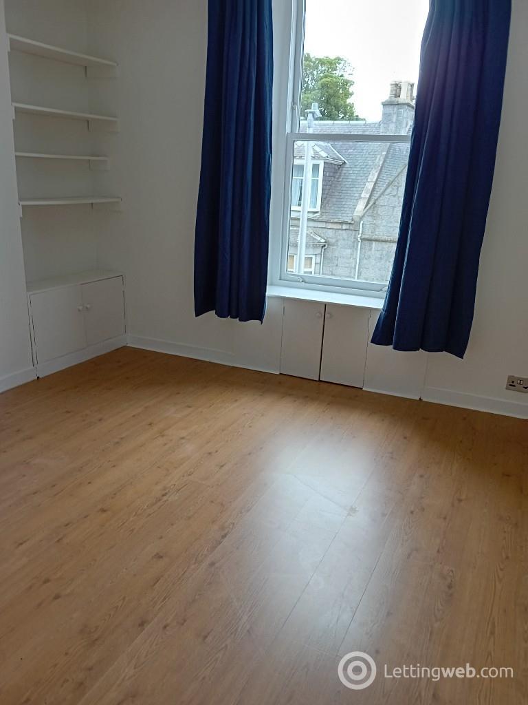Property to rent in 12A Chestnut Row