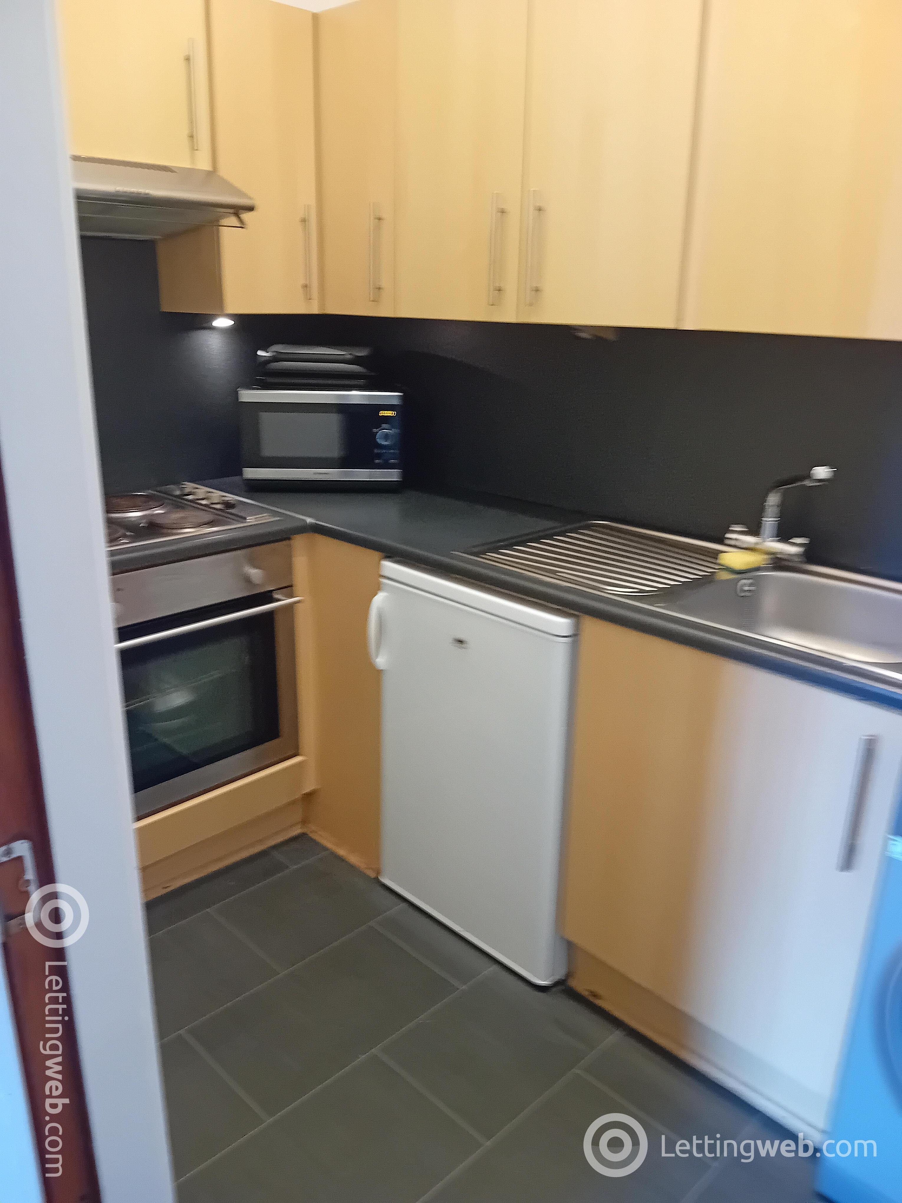 Property to rent in Pitstruan Place