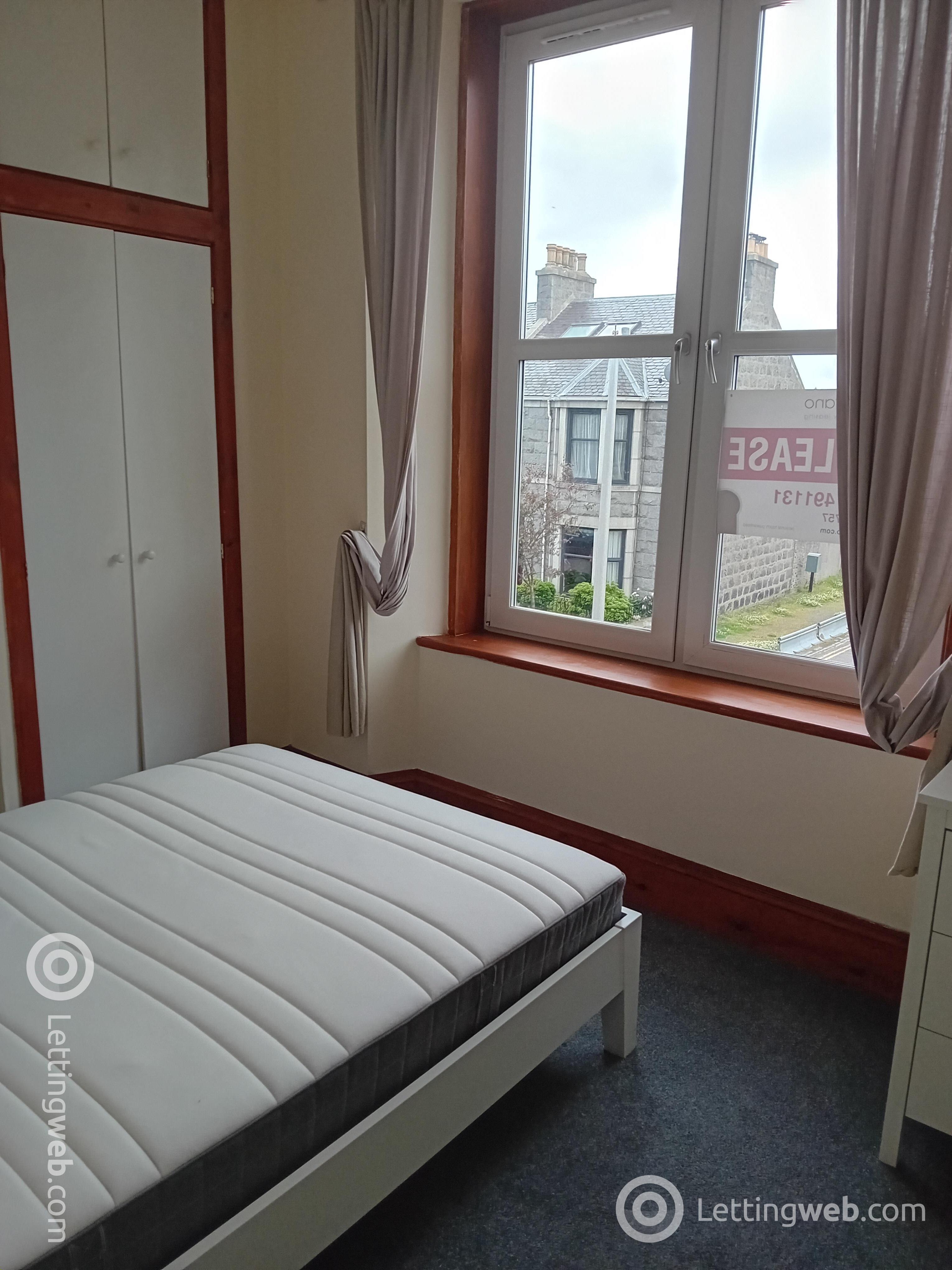 Property to rent in Pitstruan Place