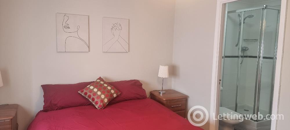 Property to rent in 15 Albert Den