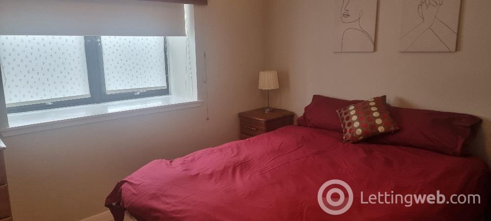 Property to rent in 15 Albert Den