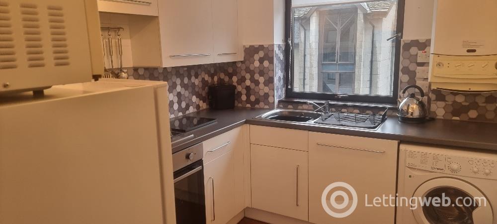 Property to rent in 15 Albert Den