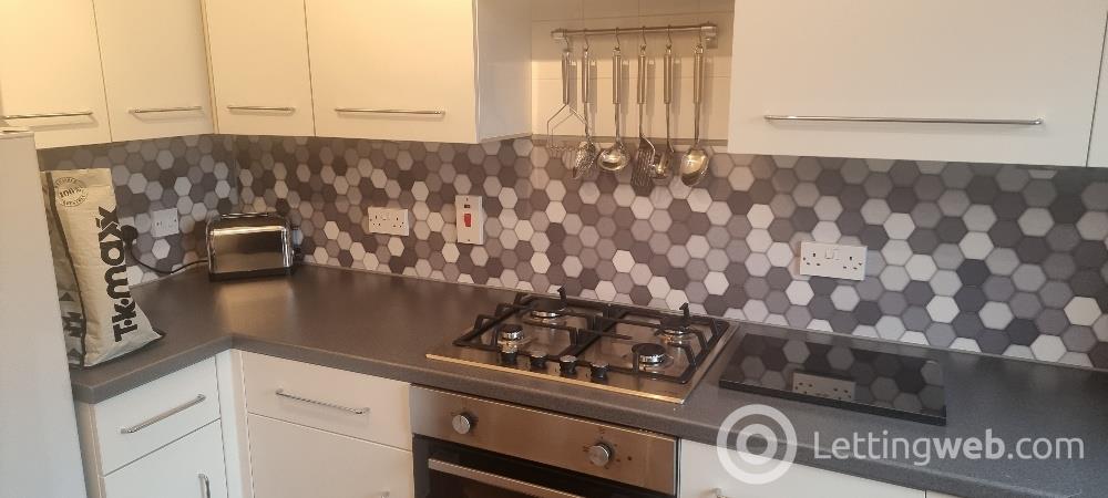 Property to rent in 15 Albert Den