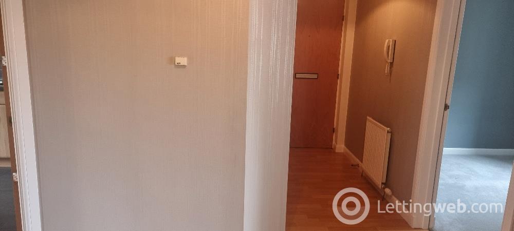 Property to rent in Shaw Crescent