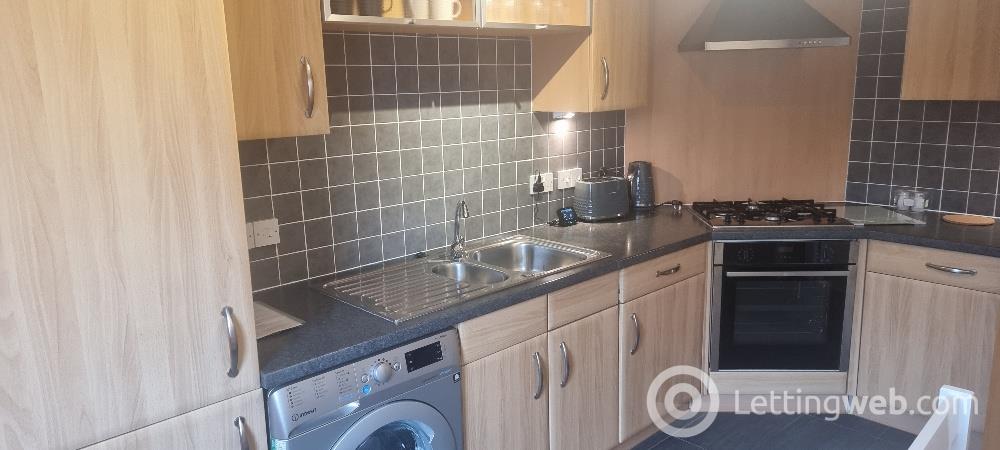 Property to rent in Shaw Crescent