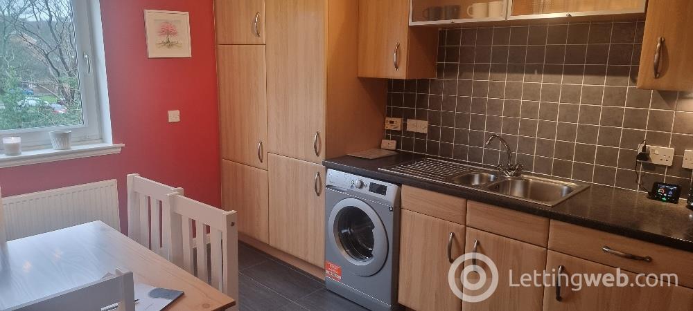 Property to rent in Shaw Crescent
