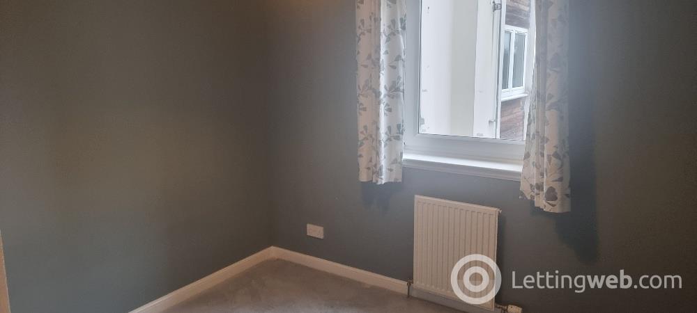 Property to rent in Shaw Crescent