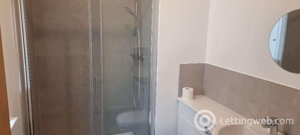 Property to rent in Shaw Crescent