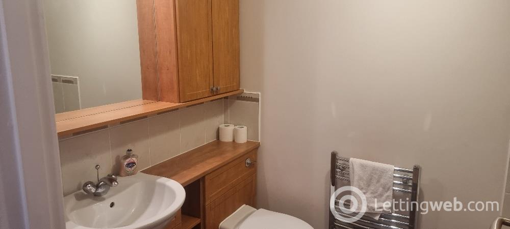 Property to rent in Shaw Crescent