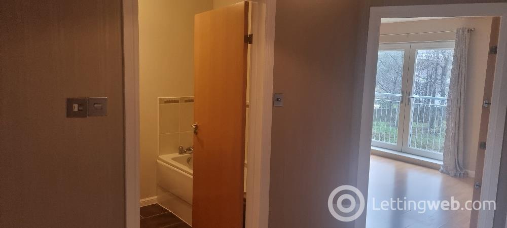 Property to rent in Shaw Crescent