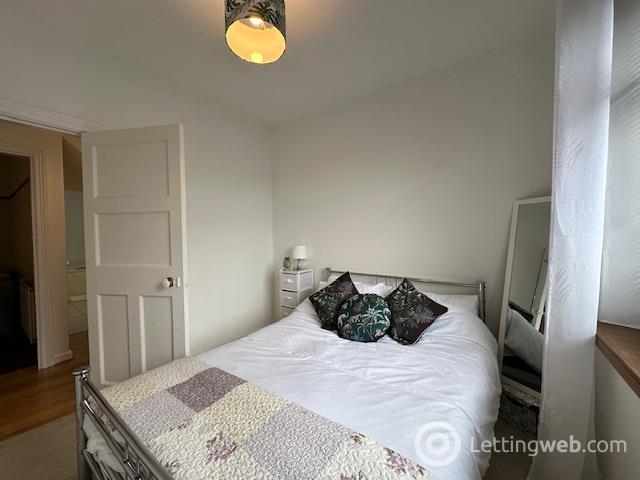 Property to rent in 10 Ashley Park South