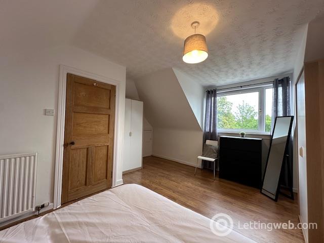 Property to rent in 10 Ashley Park South