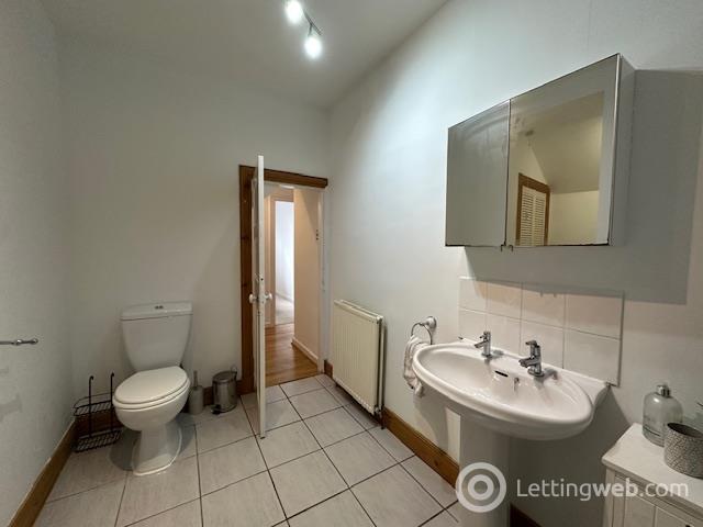 Property to rent in 10 Ashley Park South