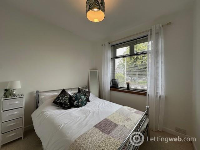 Property to rent in 10 Ashley Park South