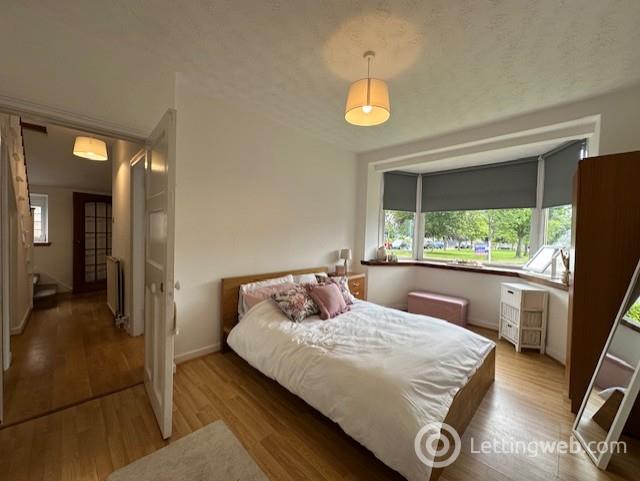 Property to rent in 10 Ashley Park South