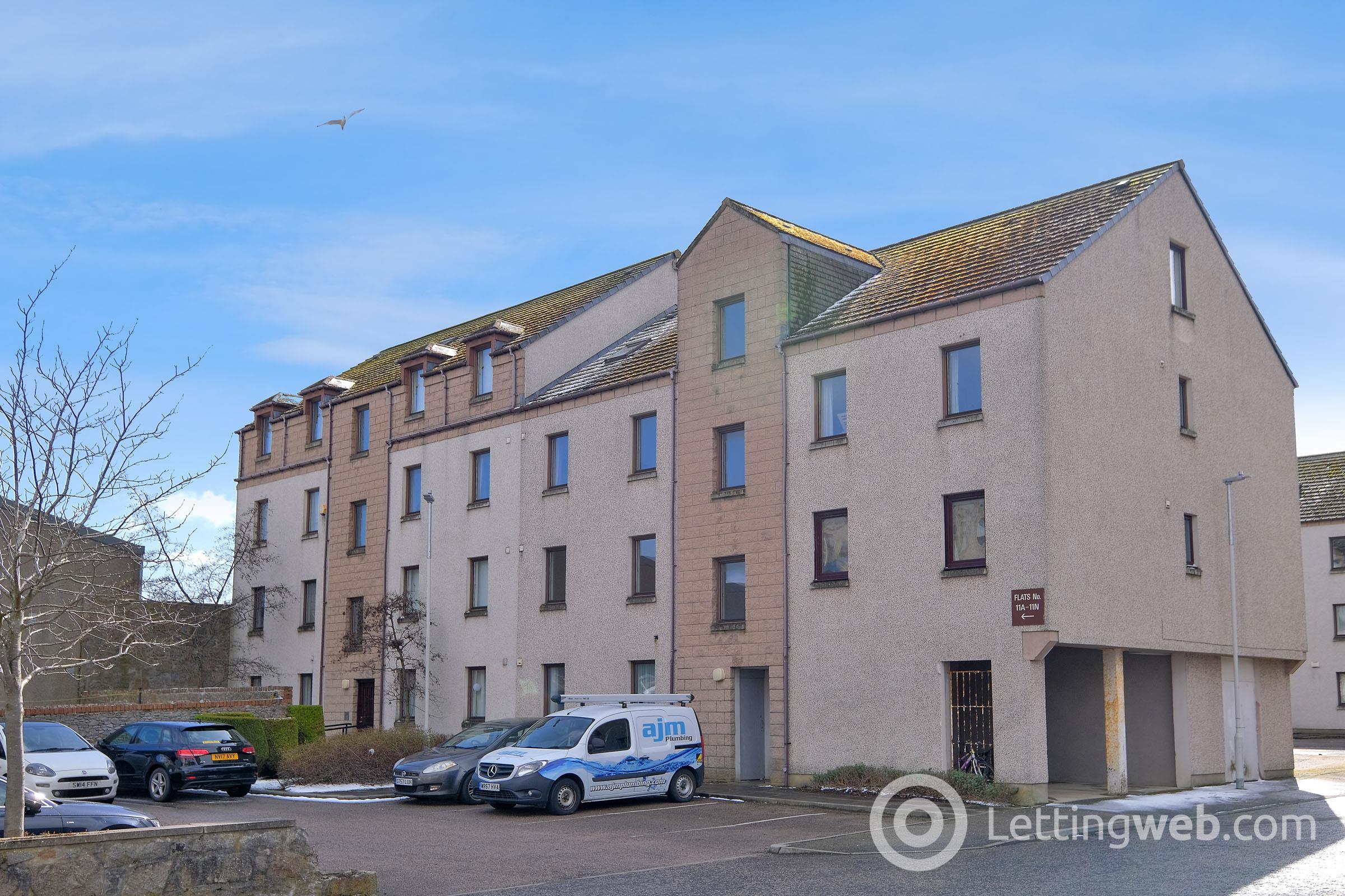 Property to rent in 11K Back Hilton