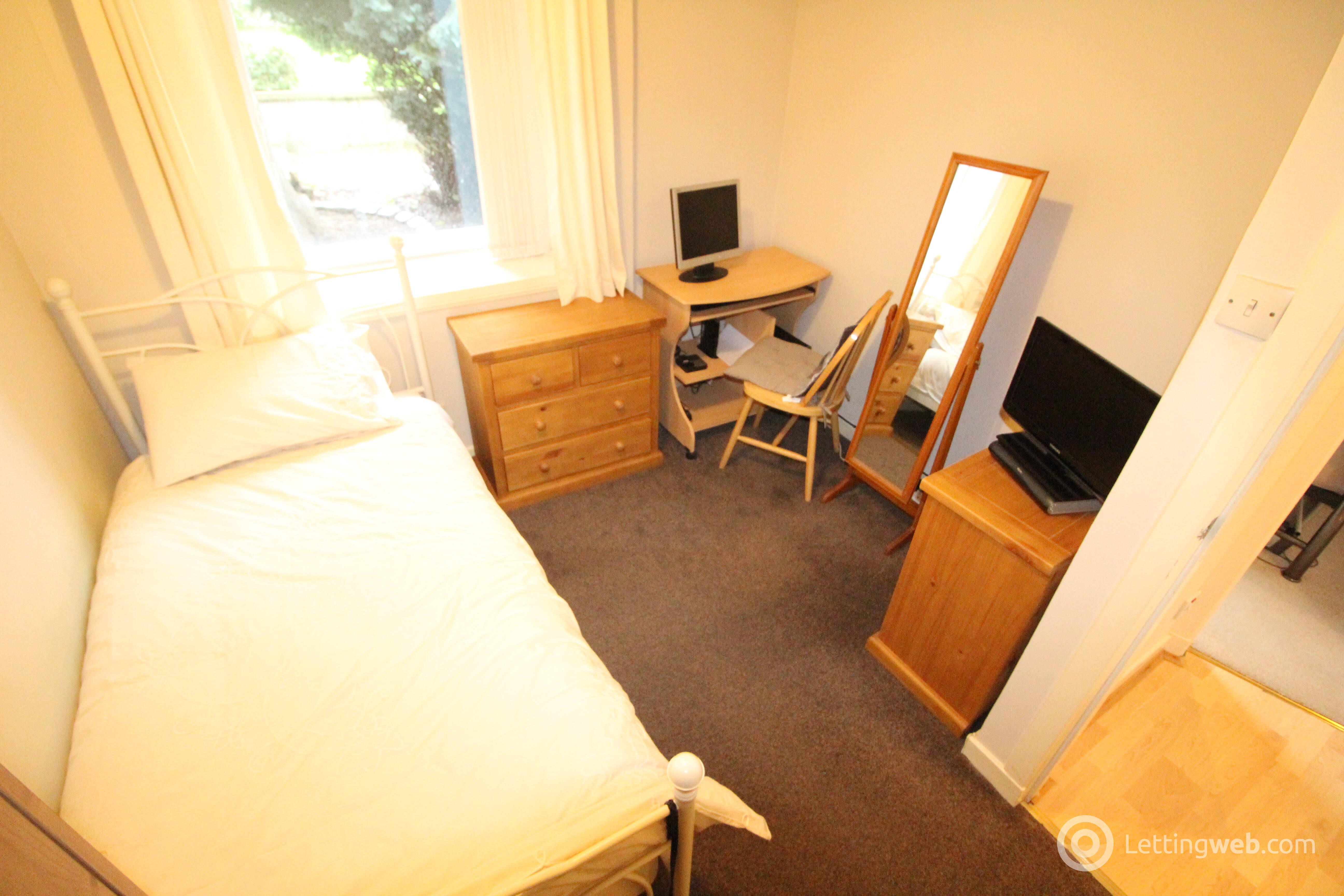 Property to rent in 241 Great Northern Road