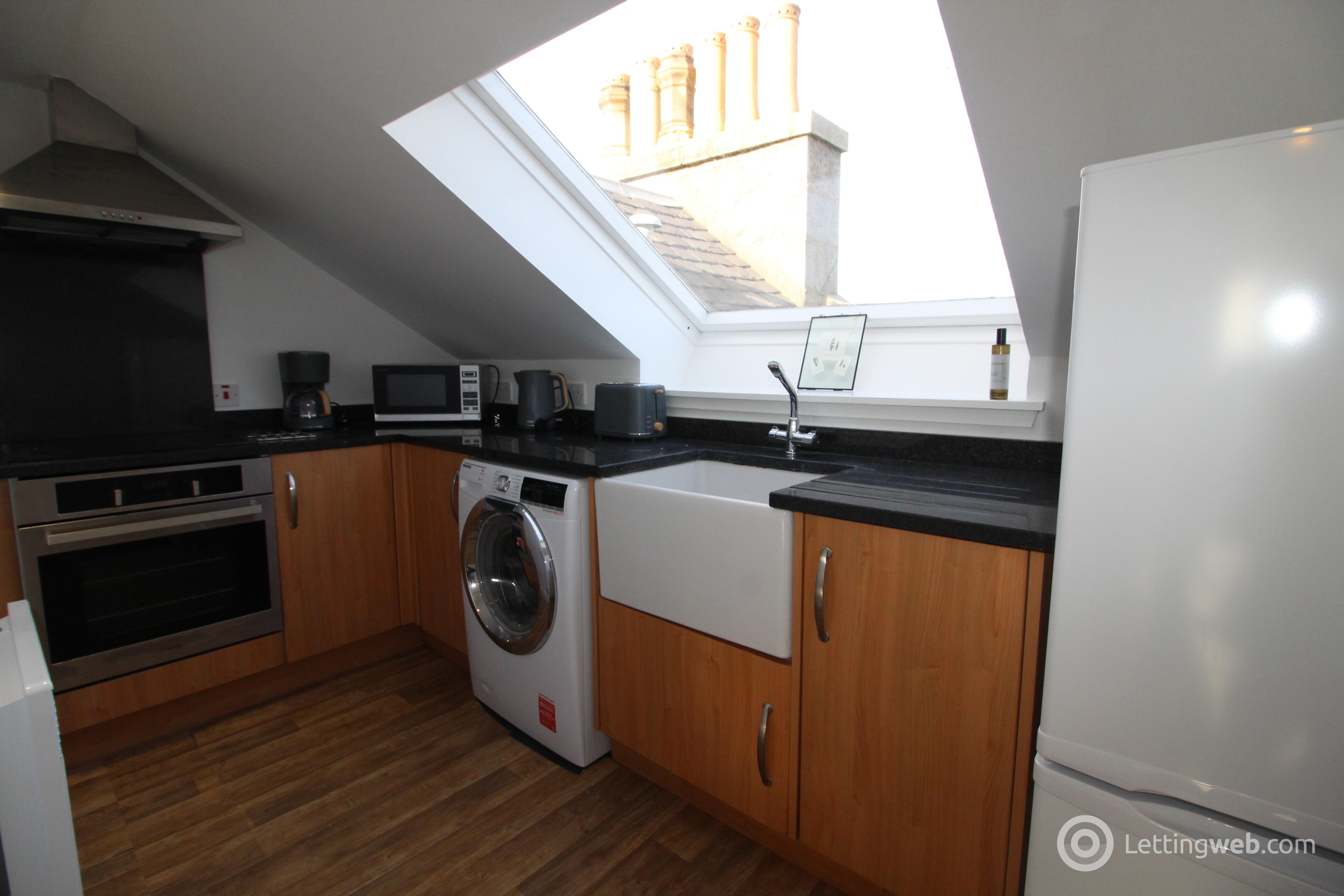 Property to rent in 209/7 Rosemount Place