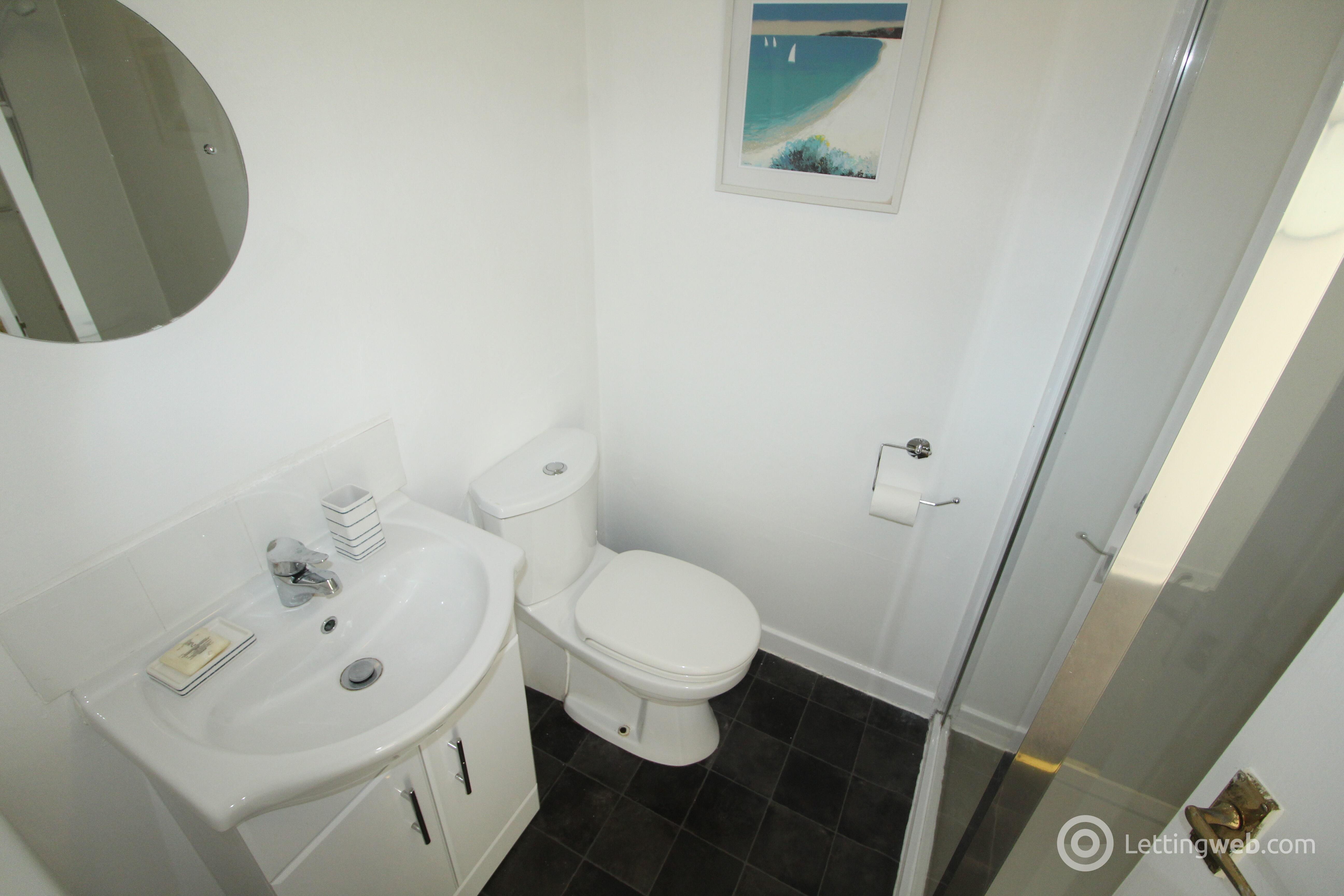 Property to rent in 209/7 Rosemount Place