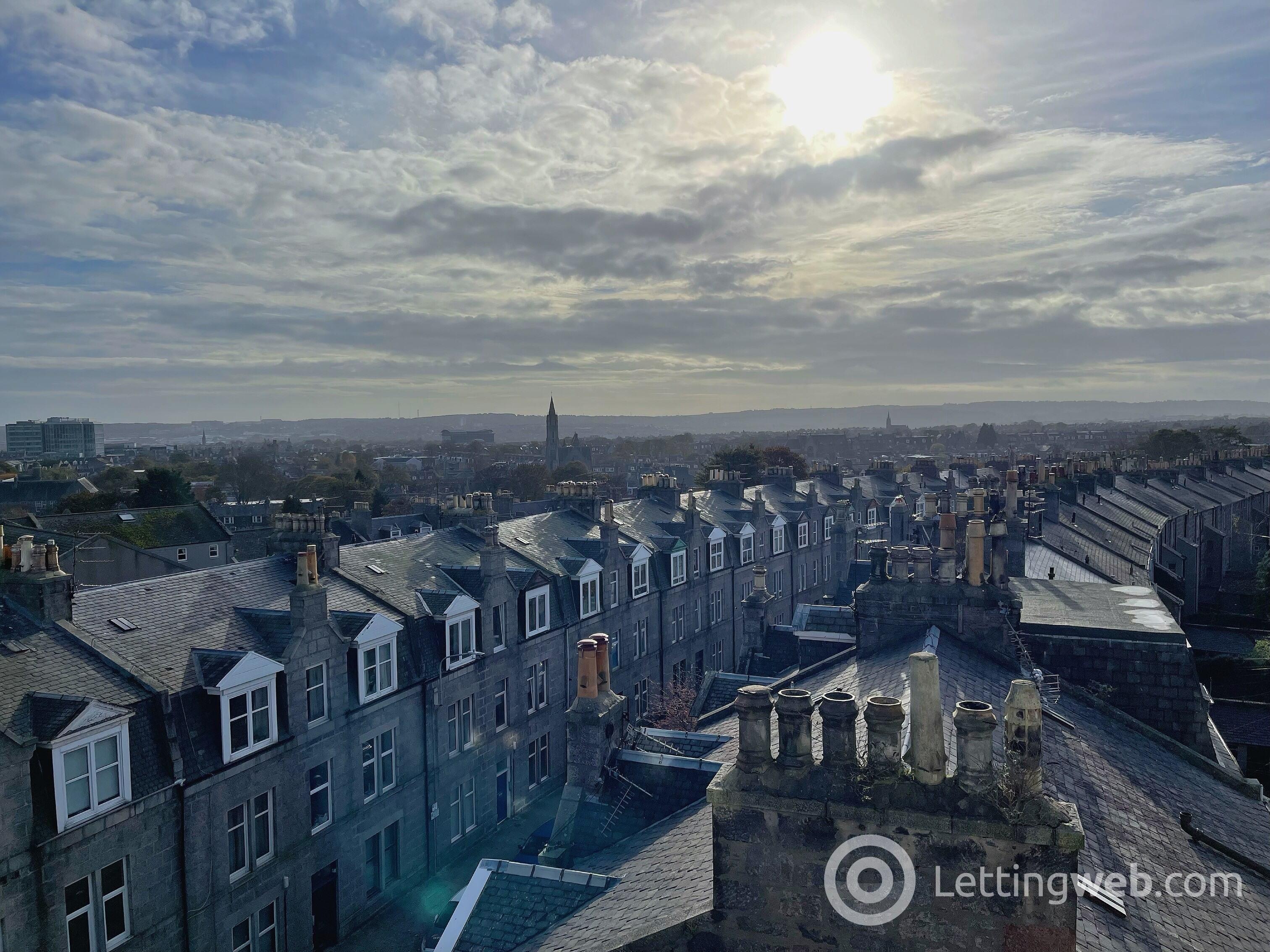 Property to rent in 209/7 Rosemount Place